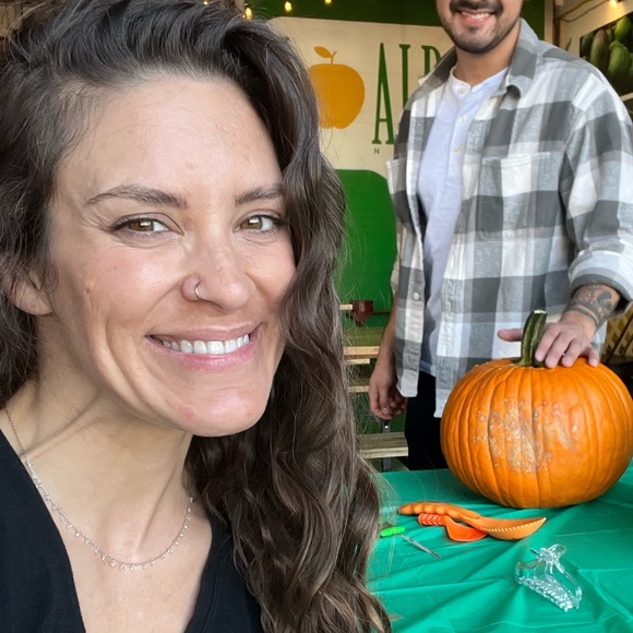 Meet your Posher, Meghan - Picture 2 of 2